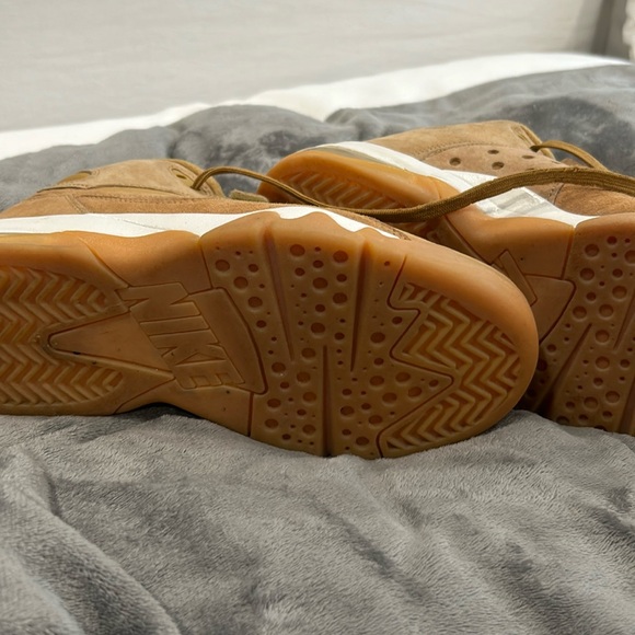 Nike
Air Force Max PRM "Flax" Sneakers (2017) - Picture 6 of 9